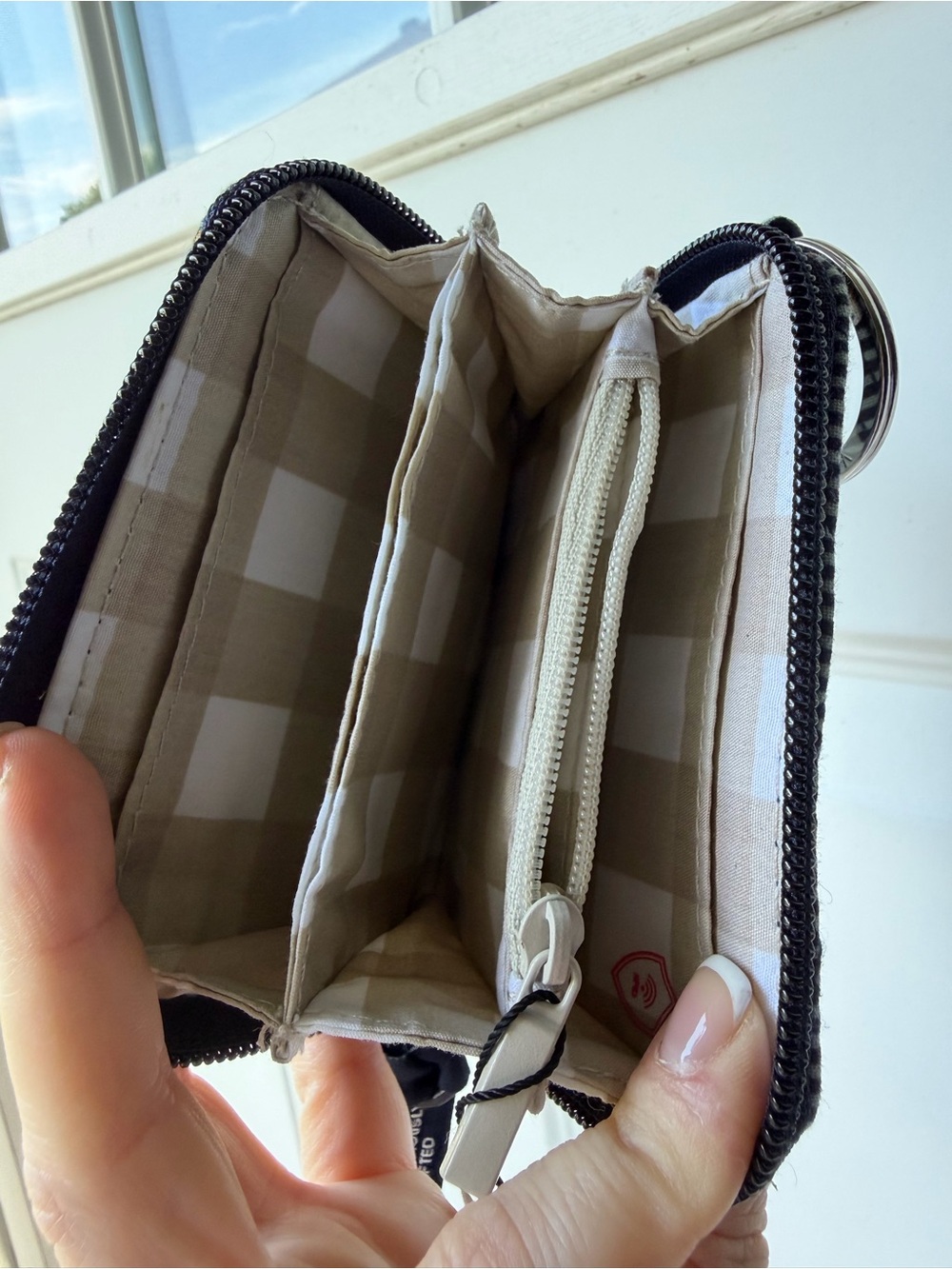 Vera Bradley RFID Petite Zip Around Wallet in “Bees Navy”. - Picture 5 of 6
